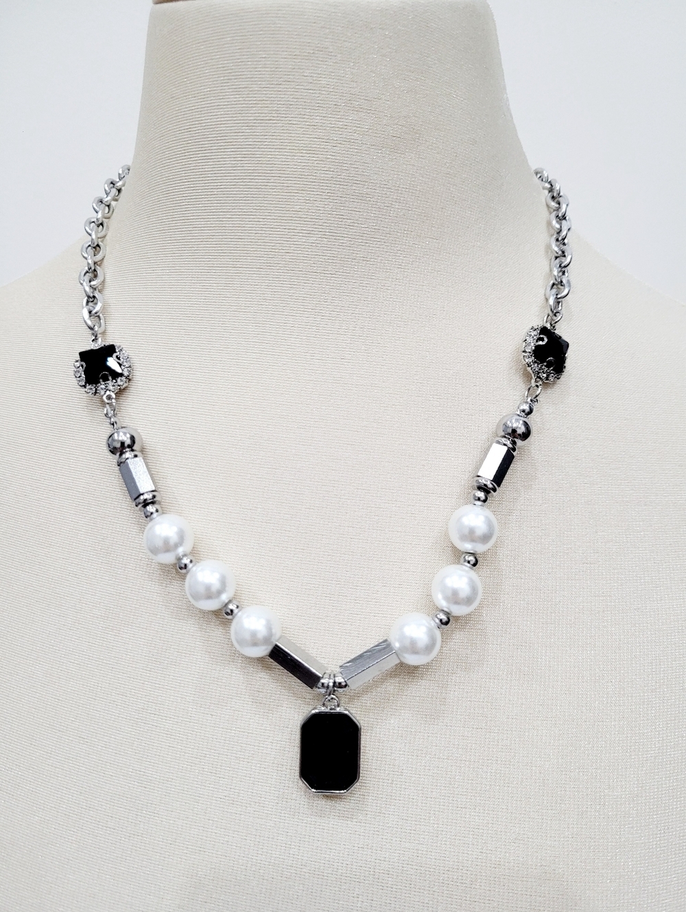 Brand New Silver Tone Pearl Black Rhinestone Necklace